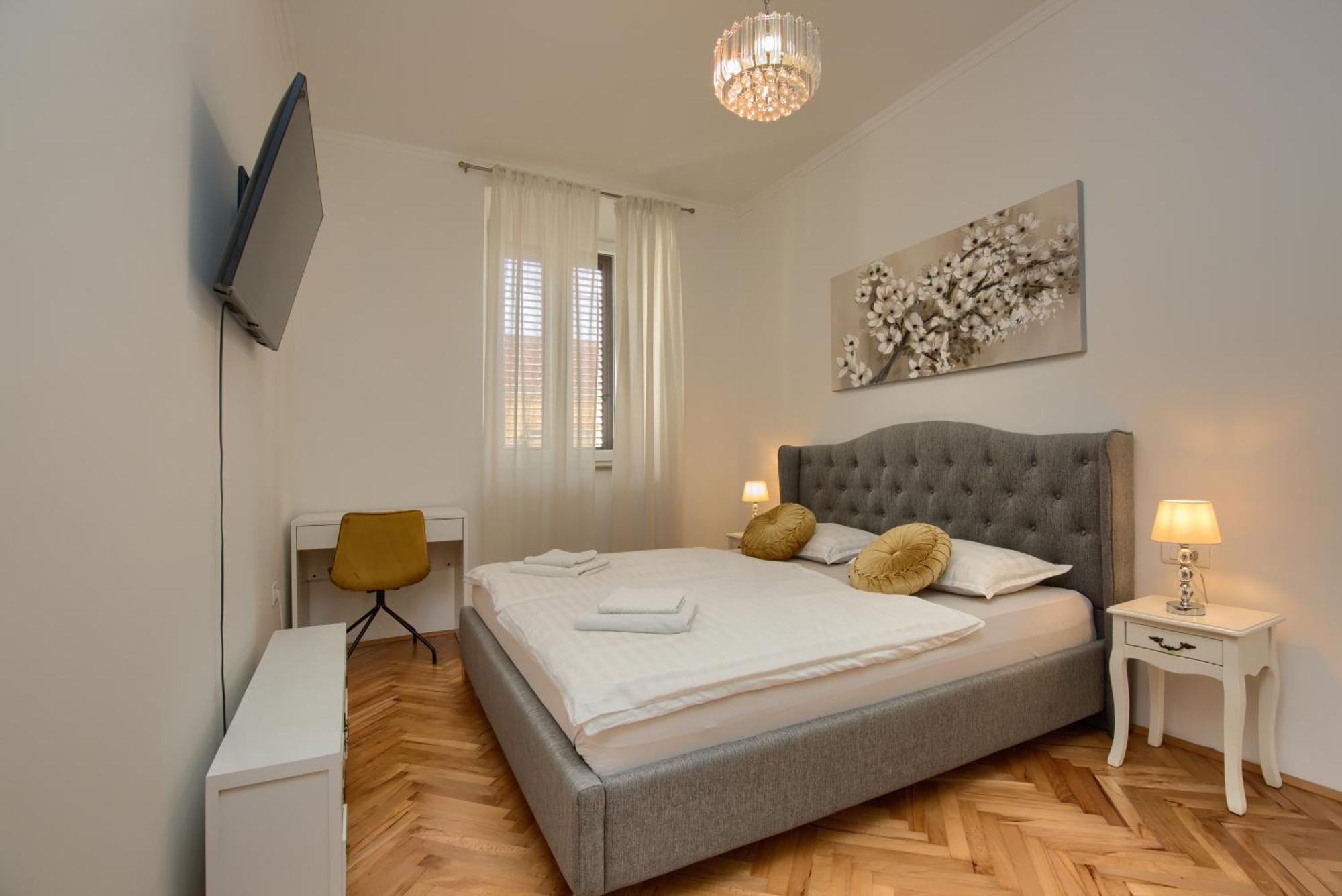 Augustus Apartment